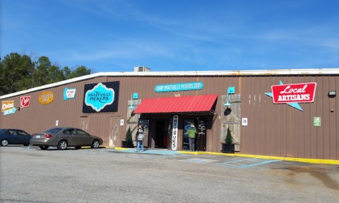 You Won't Leave Empty Handed From This Amazing 100,000 Square Foot Antique Shop In Alabama