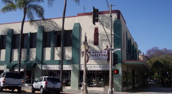 You’ll Find Hundreds Of Treasures At This 3-Story Antique Shop In Southern California
