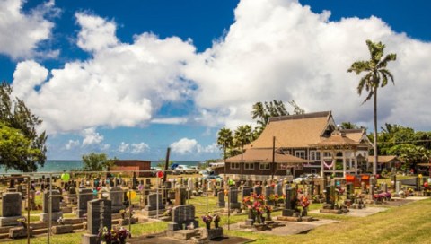 You've Probably Never Heard Of This 100-Year-Old Temple Overlooking The Ocean In Hawaii