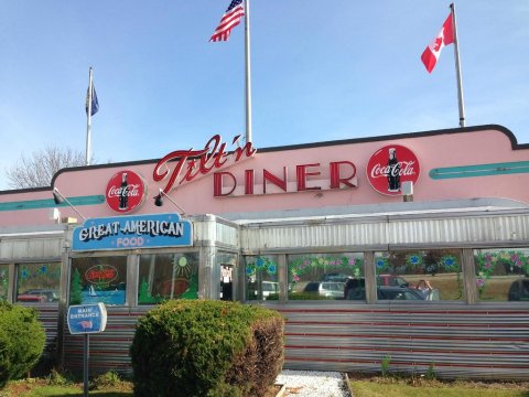 Revisit The Glory Days At This 50s-Themed Restaurant In New Hampshire