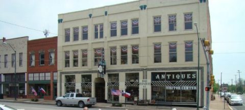 Browse 3 Floors Of Antiques At A Touch Of Class In Texas