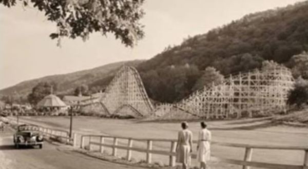 These 17 Photos Show You Connecticut’s Oldest Amusement Park Like You’ve Never Seen It Before