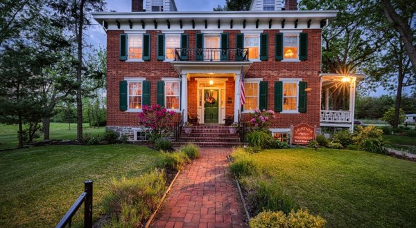The Civil War-Themed Bed And Breakfast That Pennsylvania History Buffs Will Absolutely Love