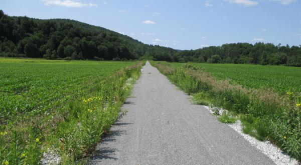 This Beautiful Hike In Vermont Has A Mouthwatering Restaurant Right Along The Trail