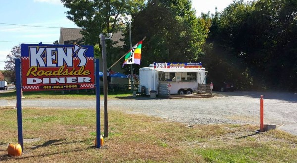 Blink And You’ll Miss This Little Roadside Diner In Massachusetts That’s Unexpectedly Awesome