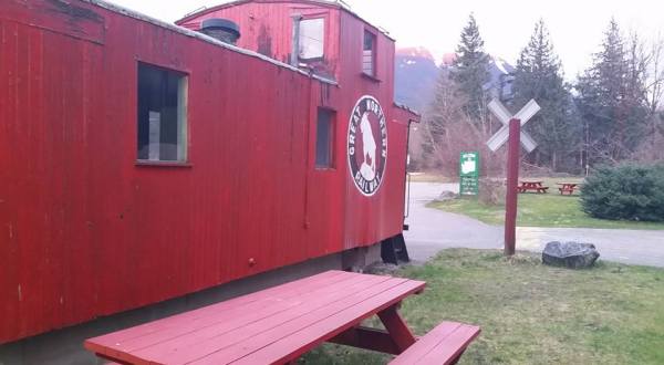 This 50-Year-Old Railroad Themed Drive-In In Washington Is A Roadside Gem