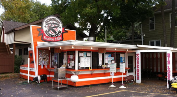 These 10 Minnesota Drive-In Restaurants Are Fun For An Old Fashioned Night Out