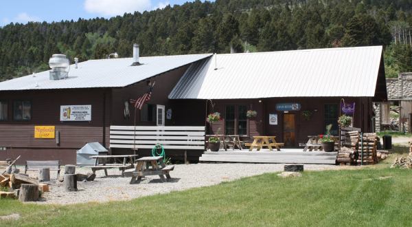 These Farmhouse Restaurants In Montana Are Worth A Trip To The Country
