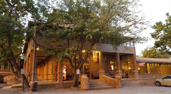 This Old Fashioned Restaurant In The Oklahoma Mountains Will Take You Back To Simpler Times
