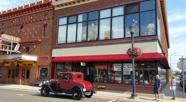 You’ll Find Hundreds Of Treasures At This 3-Story Antique Shop In Michigan