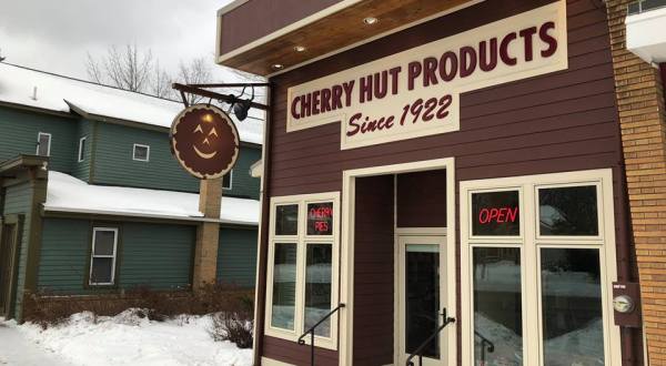 Michigan’s Charming Little Cherry Hut Will Sweeten Up Your Season