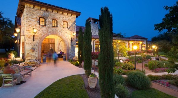 This Mouthwatering Italian Restaurant Near Austin Is Located In The Most Unbelievable Setting