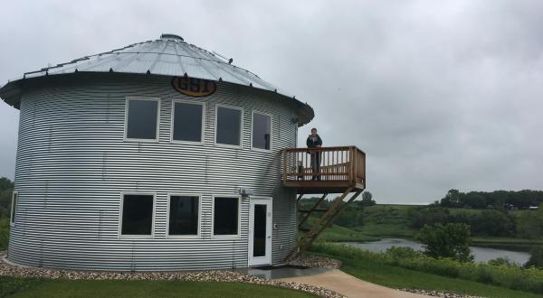 This Grain Bin Cabin In Iowa Is The Ultimate Countryside Getaway