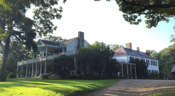 The Oldest Hotel In Mississippi Is Also One Of The Most Haunted Places You’ll Ever Sleep