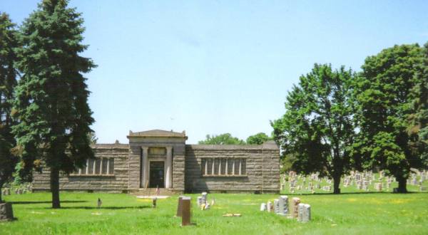 You Won’t Want To Visit This Notorious Delaware Cemetery Alone Or After Dark