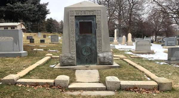 There’s A Creepy Grave In This Utah Cemetery And Its Legend Is Beyond Eerie