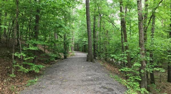 Most People Don’t Know About This Stunning Green Trail Hiding In The Middle Of An Arkansas City