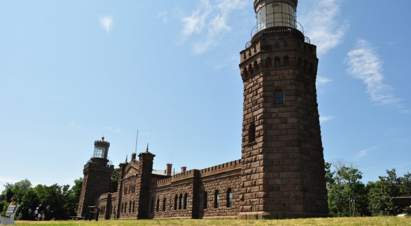 Take This Mini Road Trip To Climb Two Of New Jersey’s Most Beautiful Lighthouses