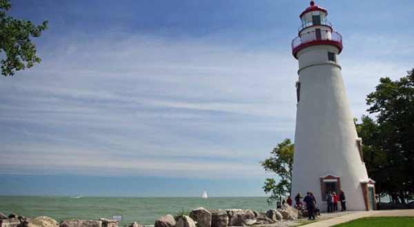 Take This Mini Road Trip To Climb Two Of Ohio’s Beautiful Lighthouses