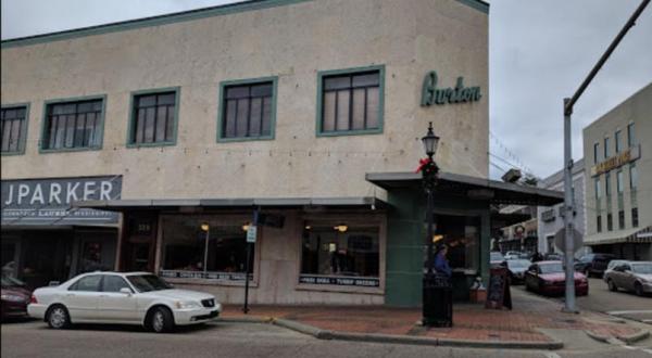 People Drive From All Over For The Comfort Food At This Charming Mississippi Diner