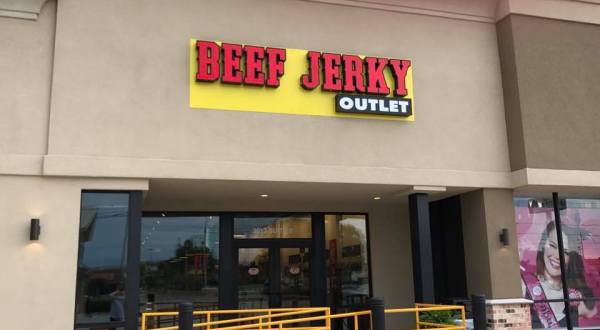 The Beef Jerky Outlet Near New Orleans Where You’ll Find More Than 200 Tasty Varieties