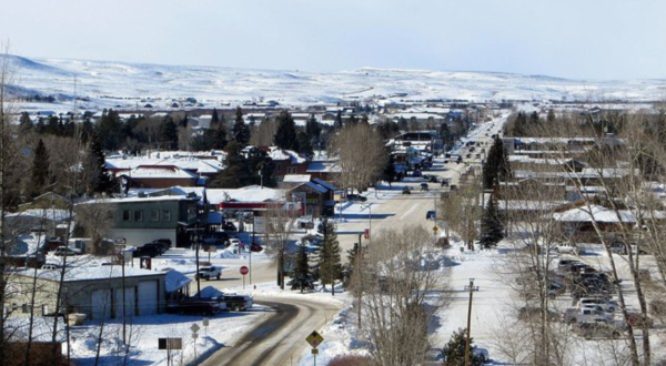 This Tiny Wyoming Town Is The Grandest Winter Wonderland You’ll Ever Visit