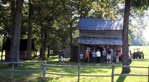 This Authentic Pioneer Settlement In Rural Tennessee Is The Definition Of A Hidden Gem