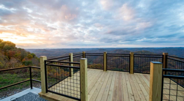 7 Spectacular Scenic Overlooks In Kentucky That Are Just A Few Steps From Your Car