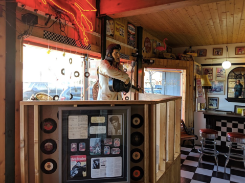 Revisit The Glory Days At This 50s-Themed Restaurant In Minnesota
