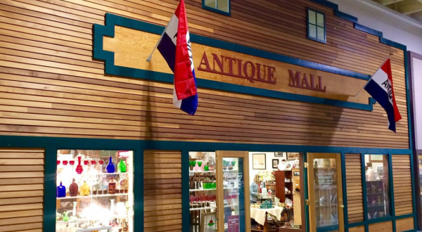 You Could Easily Spend All Weekend At This Enormous North Dakota Antique Mall