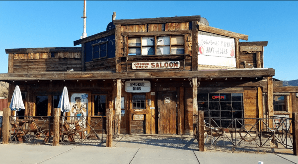 The Rustic Saloon In The Middle Of Nowhere That Should Be On Everyone’s Southern California Bucket List