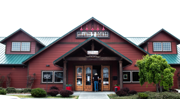 This Old West-Style Roadhouse In Northern California Is One Seriously Unique Dining Experience