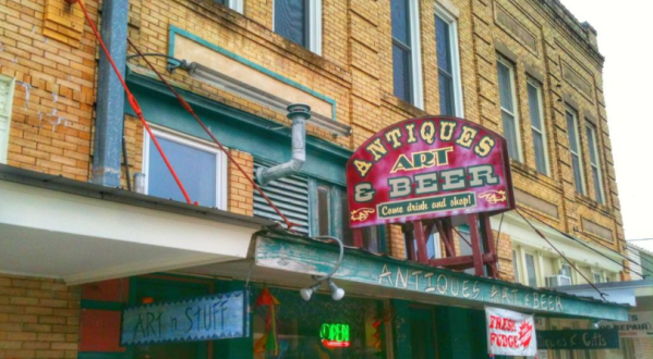 You Can Drink Beer While You Shop At This Quirky Antique Store In Texas