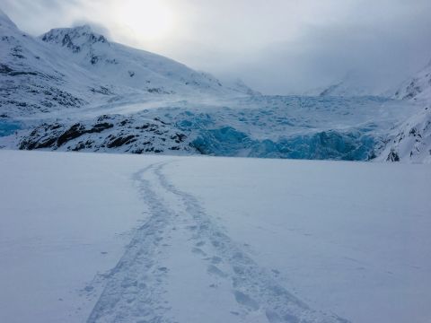 The Enchanting Lakeside Trail In Alaska That Is Just As Gorgeous In The Winter