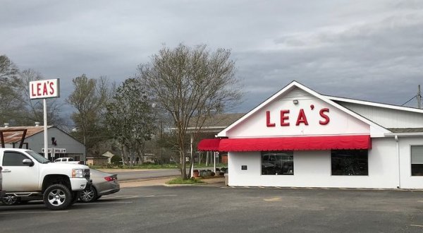 Lea’s Lunchroom In Louisiana Became A Local Legend By Perfecting Just One Food Item