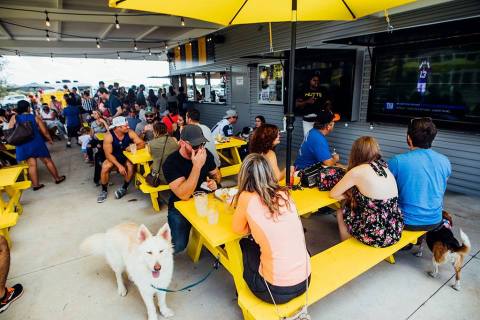 There's A Dog Park Restaurant In Texas And It's Just As Awesome As It Sounds