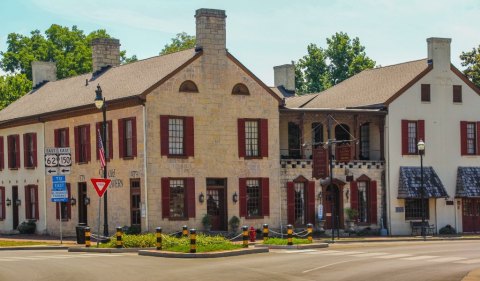 The Oldest Hotel In Kentucky Is Also One Of The Most Haunted Places You’ll Ever Sleep