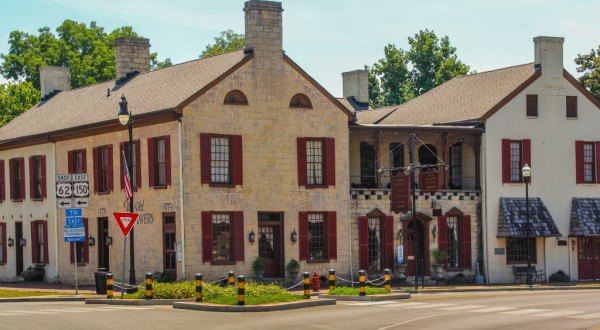 The Oldest Hotel In Kentucky Is Also One Of The Most Haunted Places You’ll Ever Sleep