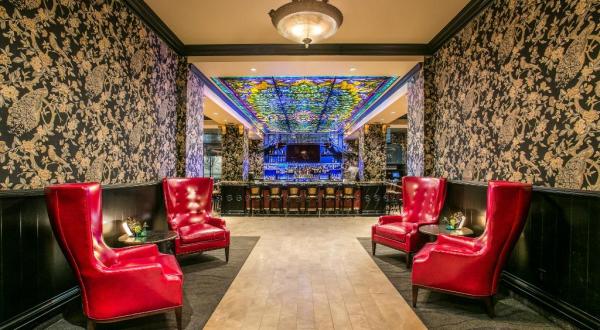 Locals Flock To This Fabulous Peacock Lounge In Washington And You’ll Love Everything About It