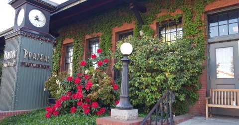 Step Back Into 1910 At This Historic Oregon Restaurant Located In A Train Depot