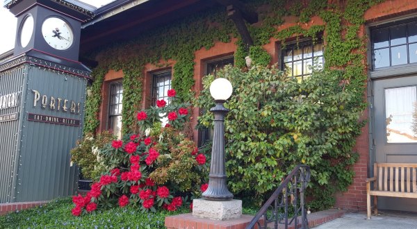 Step Back Into 1910 At This Historic Oregon Restaurant Located In A Train Depot