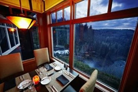 The Breathtaking Waterfall Restaurant In Washington Where The View Is As Good As The Food