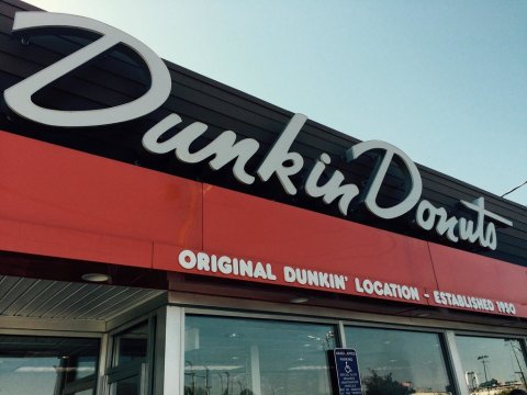 The First Ever Dunkin' Donuts Is Still Around In Massachusetts And It's Deliciously Retro