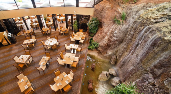 The Breathtaking Waterfall Restaurant In Arizona Where The View Is As Good As The Food
