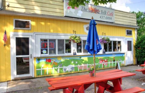 You'll Never Skip Breakfast Again After Dining At This Cheerful Connecticut Cafe