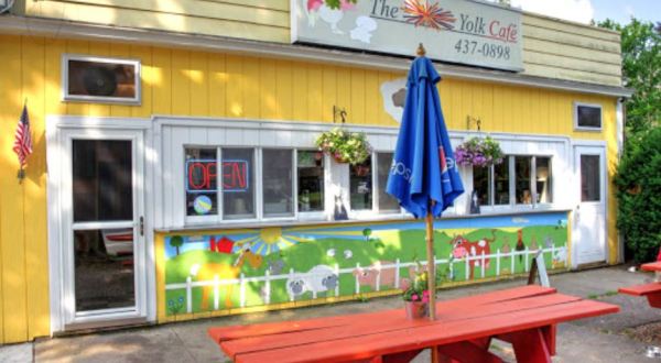 You’ll Never Skip Breakfast Again After Dining At This Cheerful Connecticut Cafe