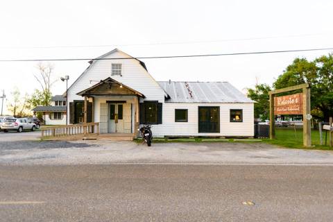 This Ramshackle Building Hiding In Louisiana Serves The Best Seafood Around