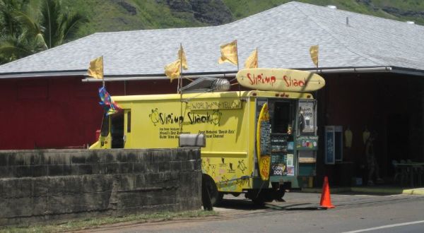 This Ramshackle Shrimp Shack Hiding In Hawaii Serves The Best Seafood Around