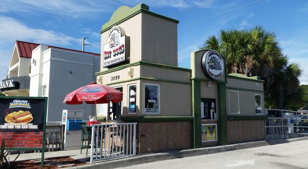 The Hot Dogs At This Florida Eatery Are Absolutely Overloaded With Tasty Toppings