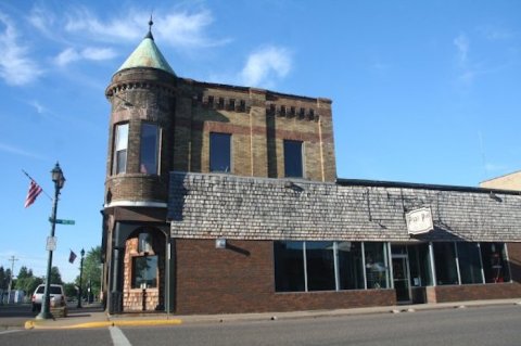 This Small-Town Pizza Place In Minnesota Looks Just Like A Castle